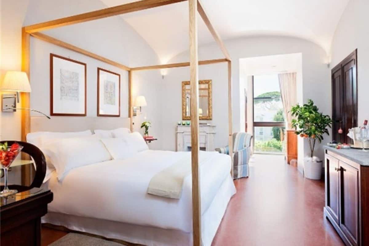 Deluxe-værelse med dobbeltseng eller 2 enkeltsenge | 1 soveværelse, minibar, pengeskab på værelset, skrivebord