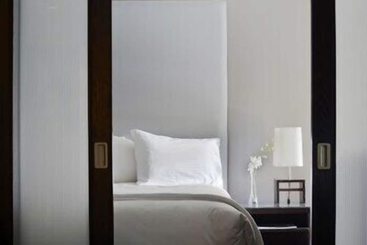 Bộ đồ giường cao cấp, nệm cao su hoạt tính (memory foam)