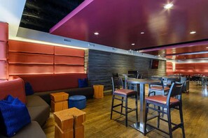 Breakfast, lunch and dinner served - Arc The Hotel (Ottawa)
