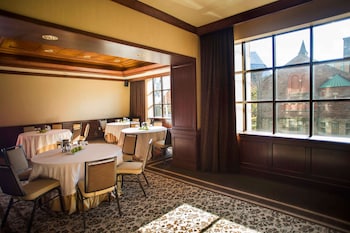 Meeting space at The Yorkville Royal Sonesta Hotel Toronto