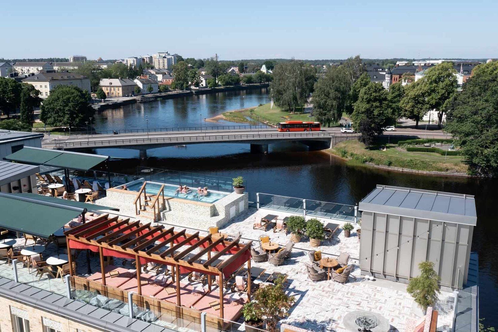 outdoor pool, open 9:00 am to 9:30 pm, pool umbrellas, pool loungers