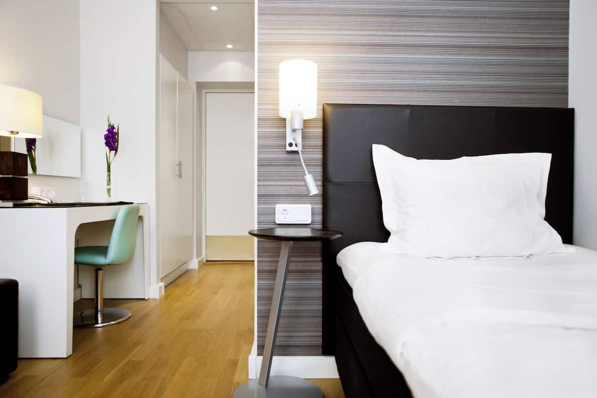 standard single room | 1 bedroom, premium bedding, minibar, in-room safe