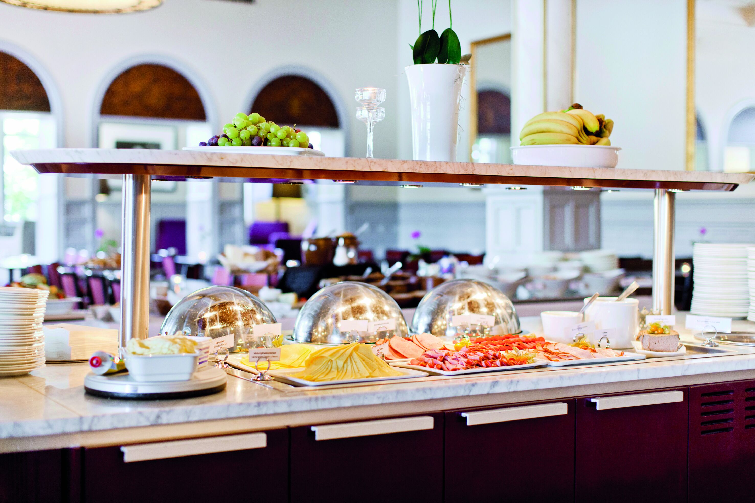 free buffet breakfast