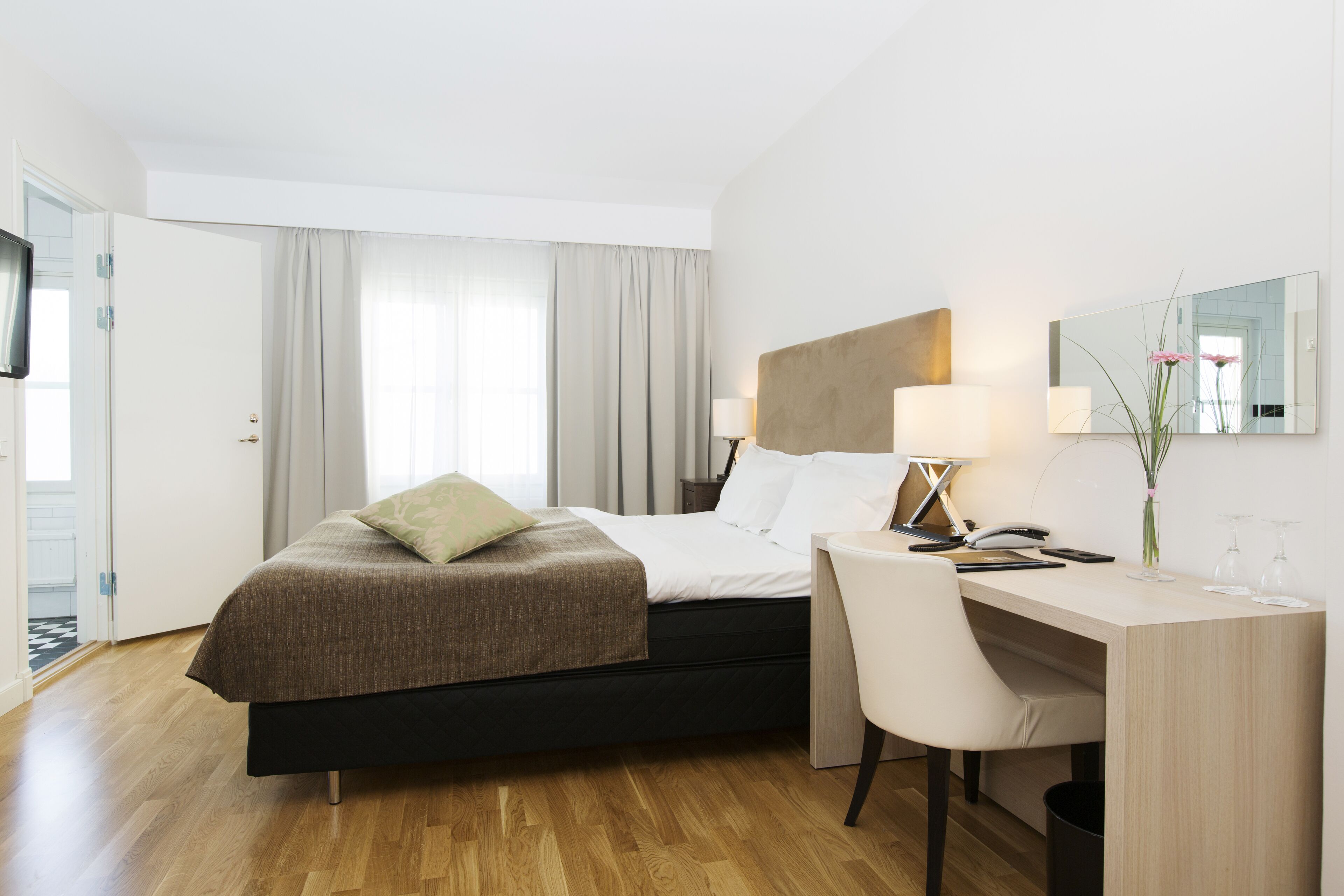 Standard dubbelrum eller tvåbäddsrum | Sängtillbehör av högsta kvalitet och minibar