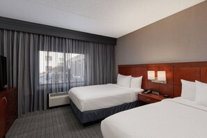 Ropa de cama de alta calidad, camas con pillow-top y escritorio 