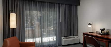 Ropa de cama de alta calidad, camas con pillow-top y escritorio