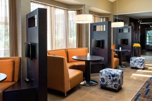 Se sirven desayunos y cocina americana 