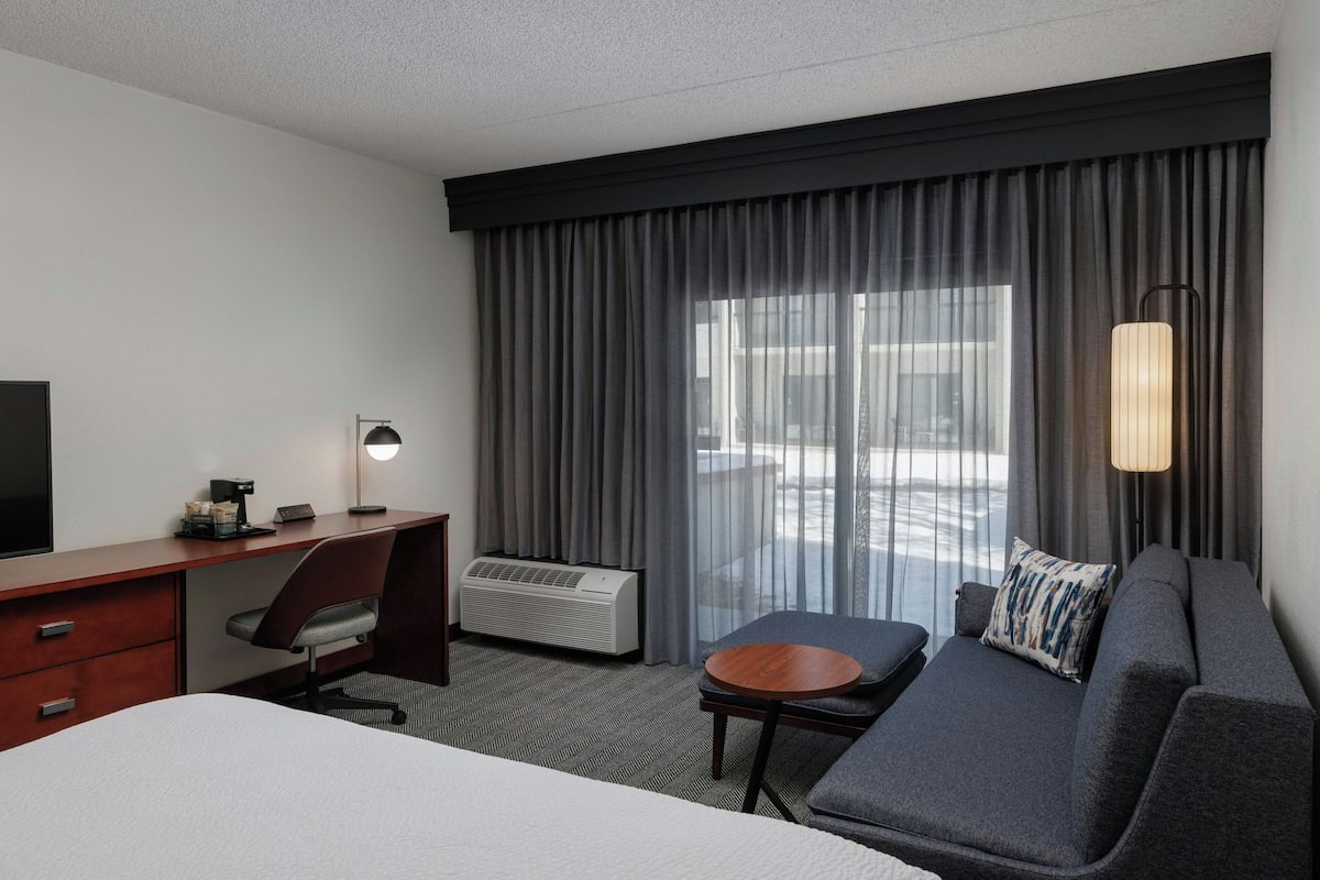 Premium bedding, pillowtop beds, desk, laptop workspace