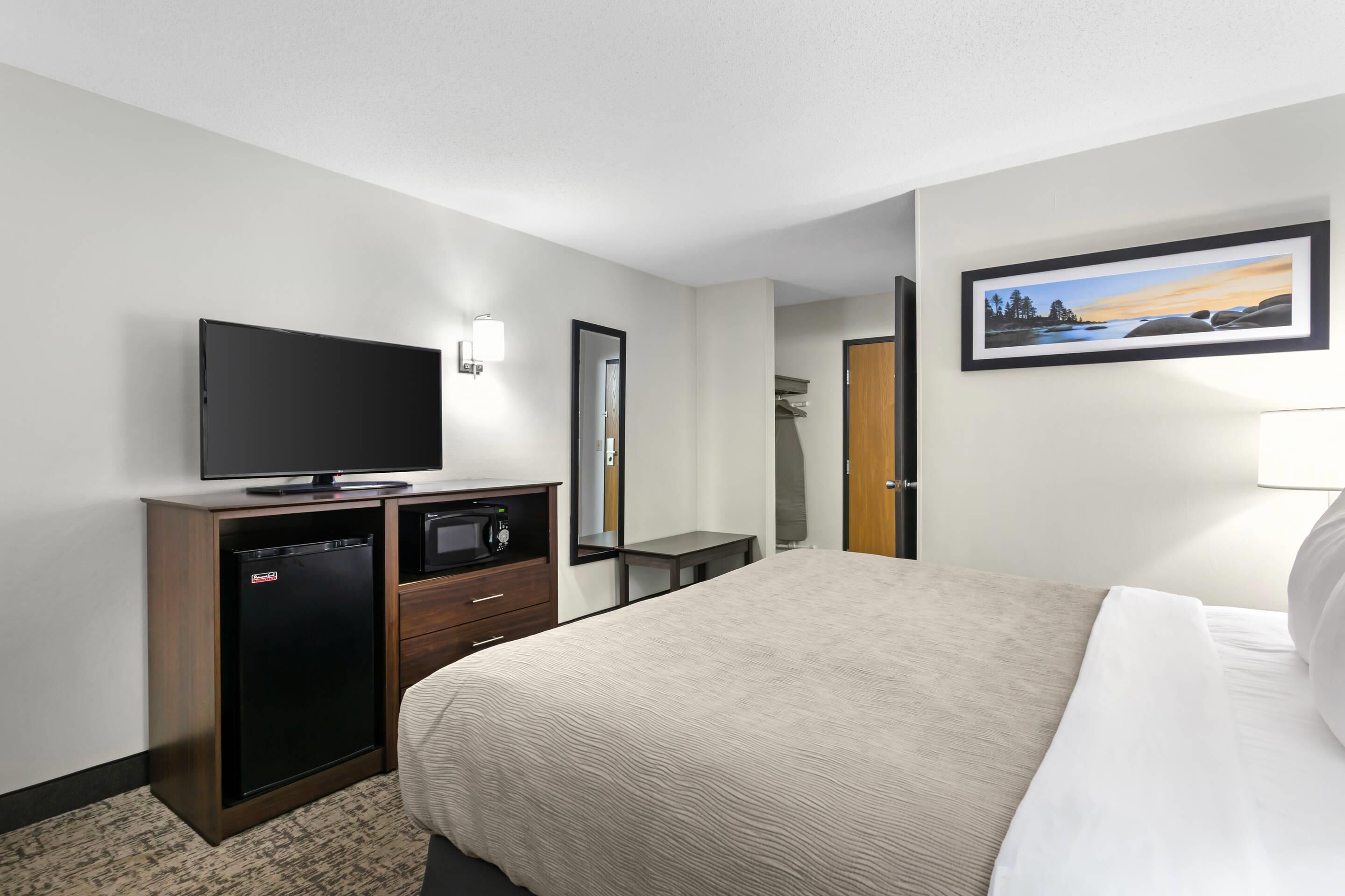 standard room, 1 king bed, non smoking | 1 bedroom, blackout curtains, iron/ironing board, free cots/infant beds