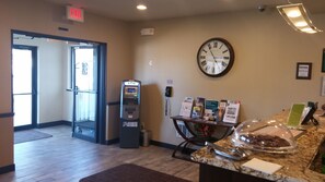 Interior entrance - Quality Inn (Grand Forks)