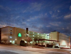 Street view - La Quinta Inn by Wyndham Austin Capitol / Downtown (Austin)
