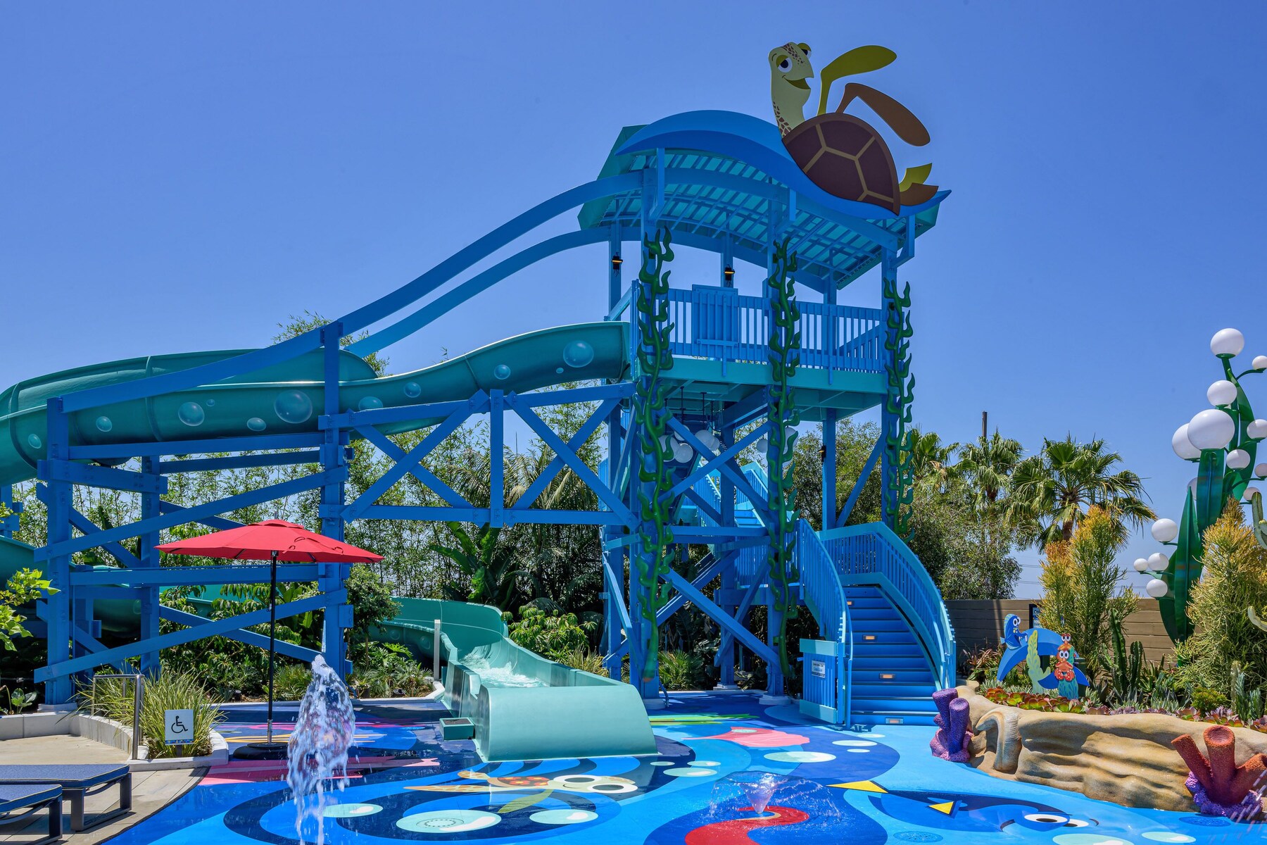 Outdoor pool, cabanas (surcharge), pool umbrellas