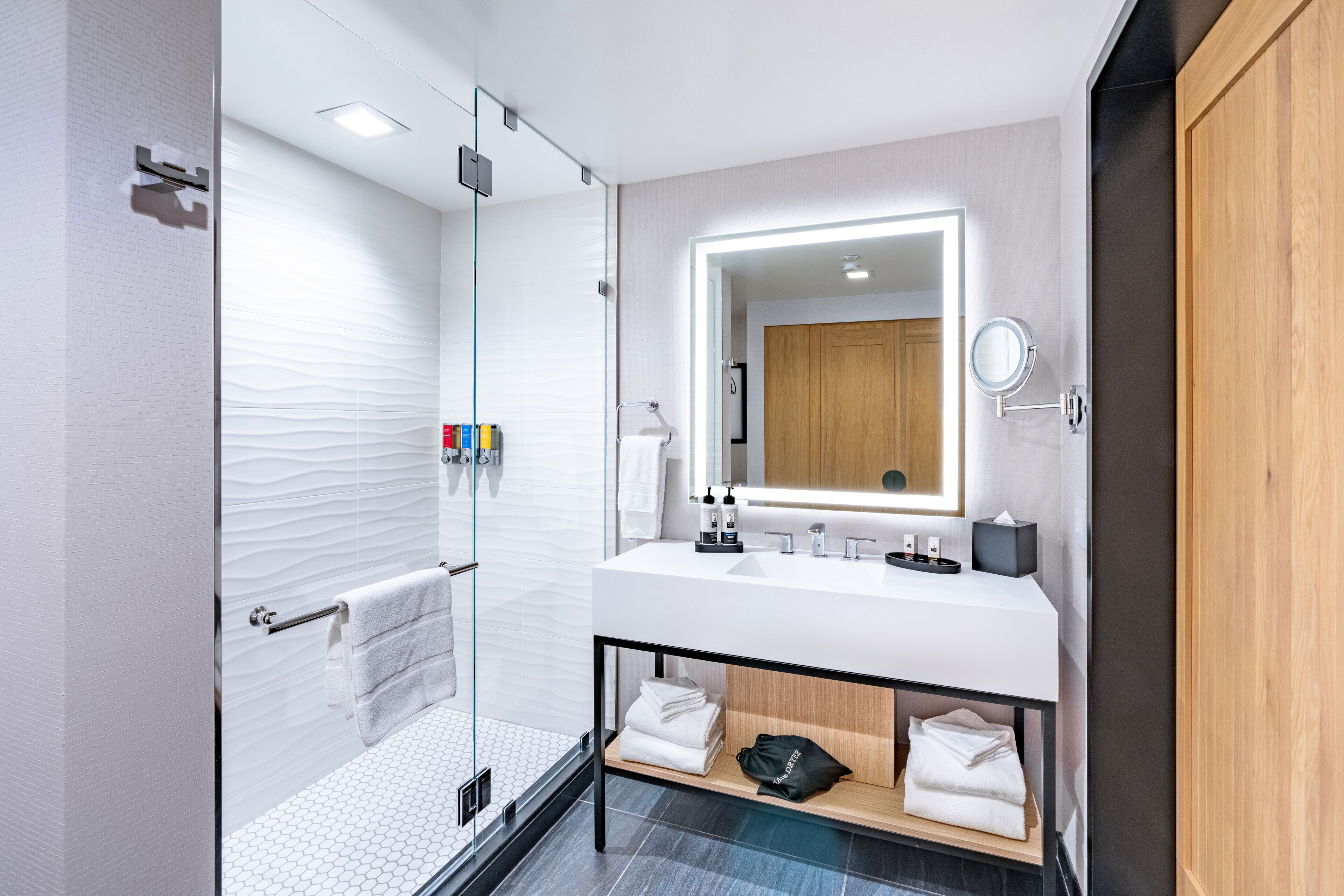 combined shower/bathtub, free toiletries, hair dryer, towels