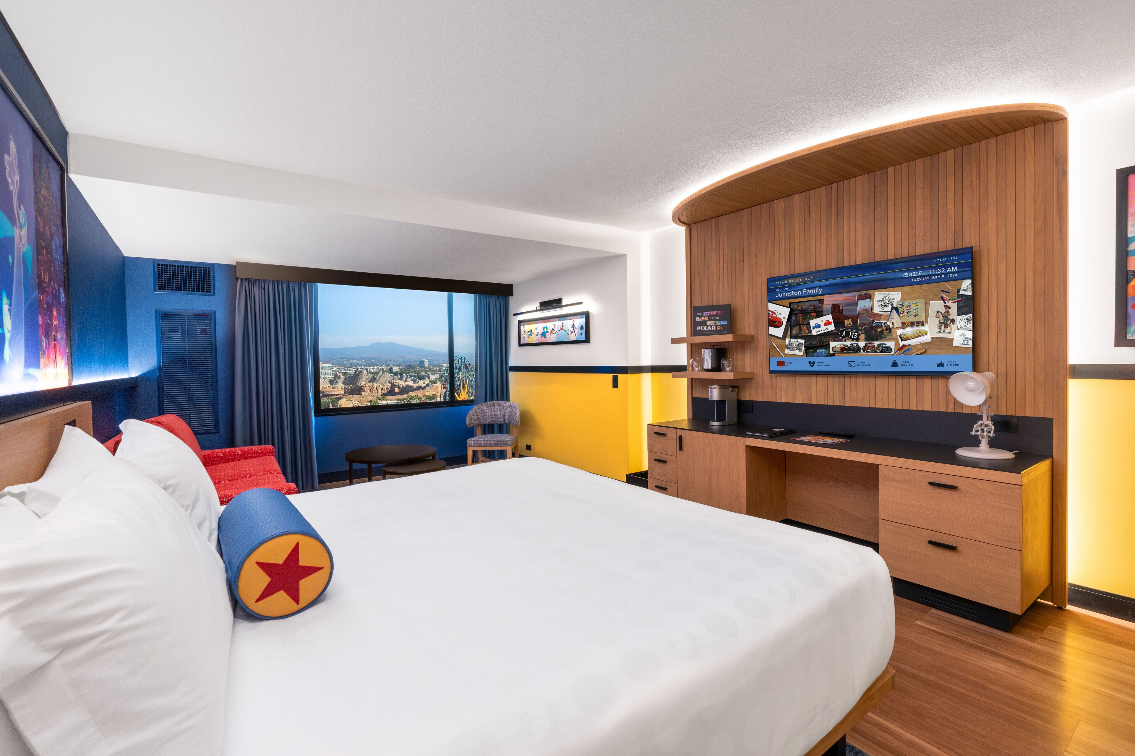 premium view - club level - king bed and pull out sofa | in-room safe, desk, iron/ironing board, free internet