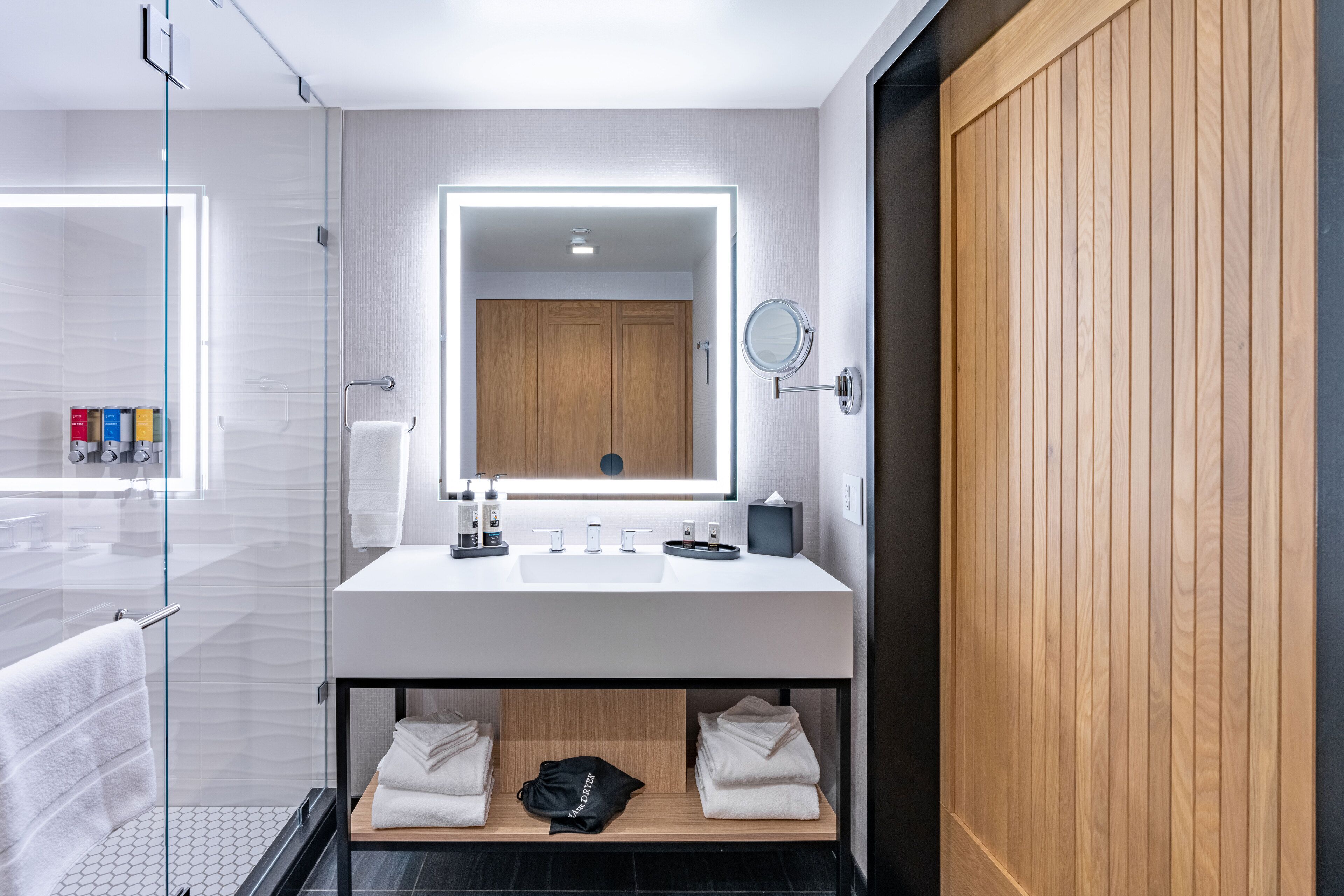 combined shower/bathtub, free toiletries, hair dryer, towels