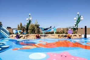 Outdoor pool, pool cabanas (surcharge), pool umbrellas - Pixar Place Hotel (Anaheim)