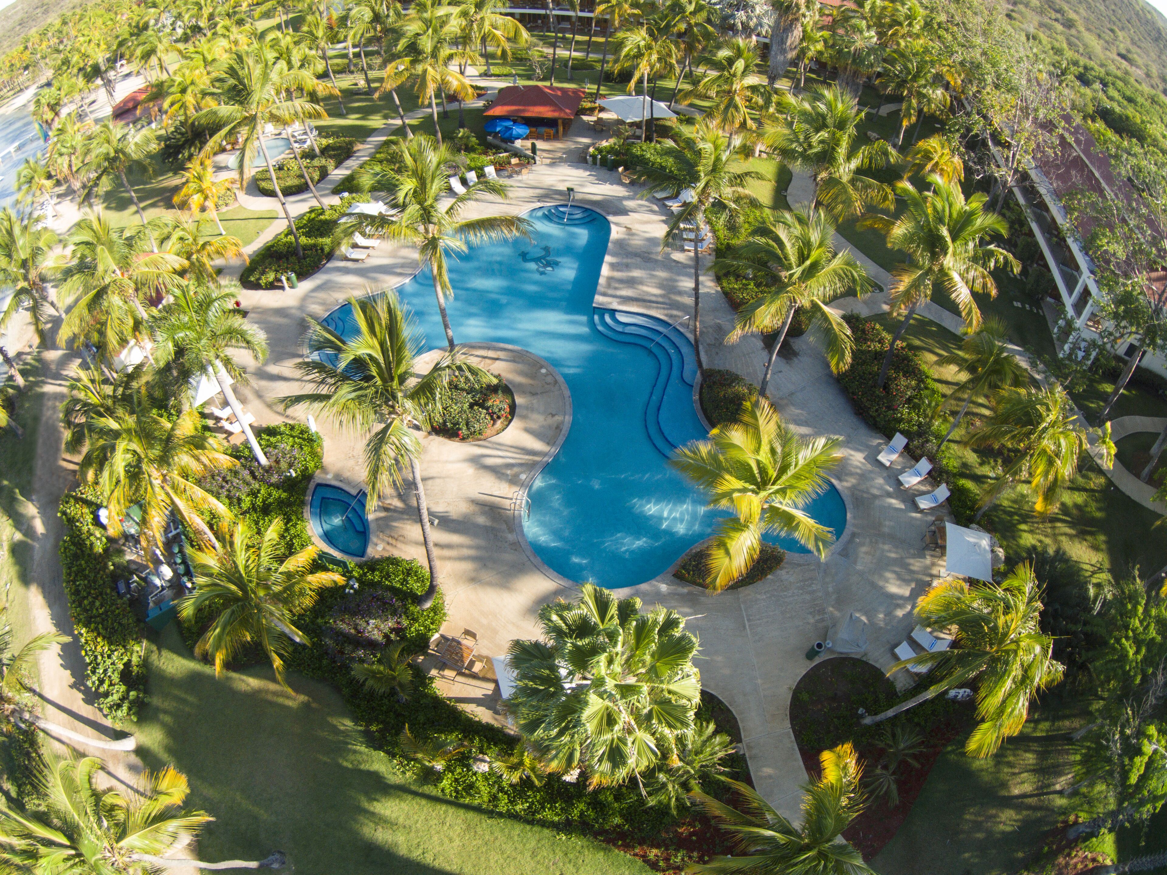 2 outdoor pools, pool umbrellas