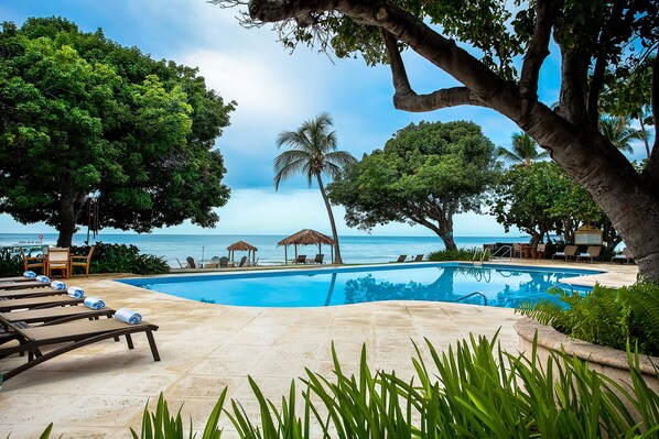 2 outdoor pools, pool umbrellas