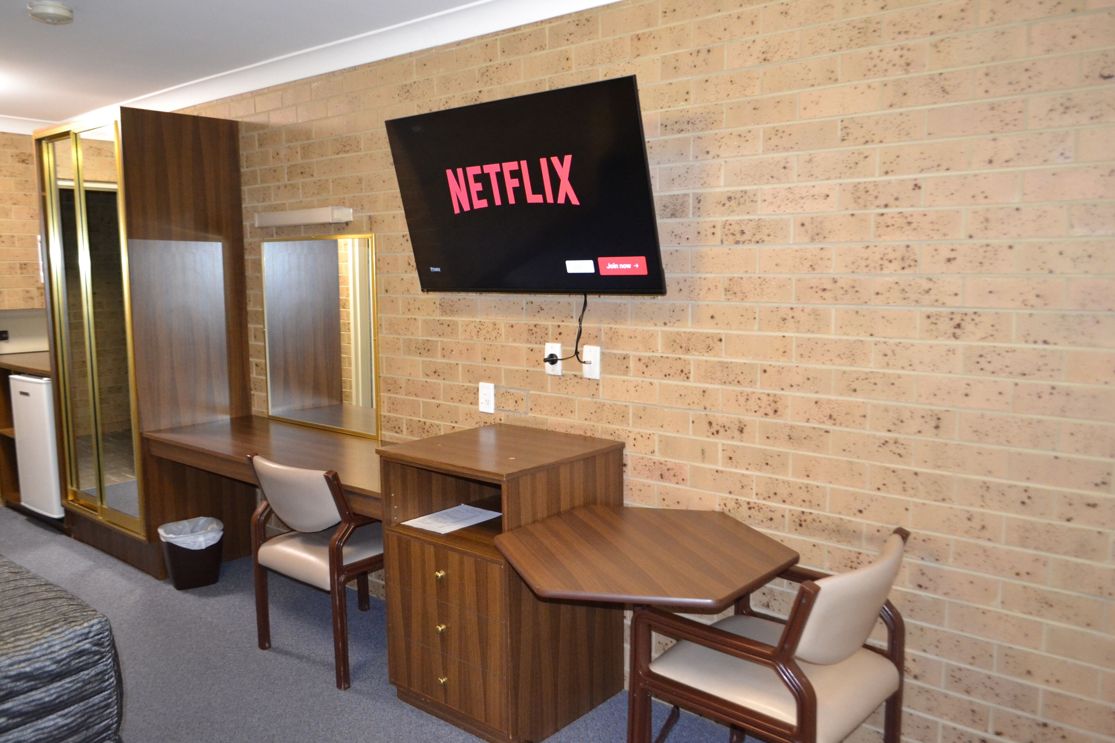 executive queen | minibar, desk, iron/ironing board, free wifi