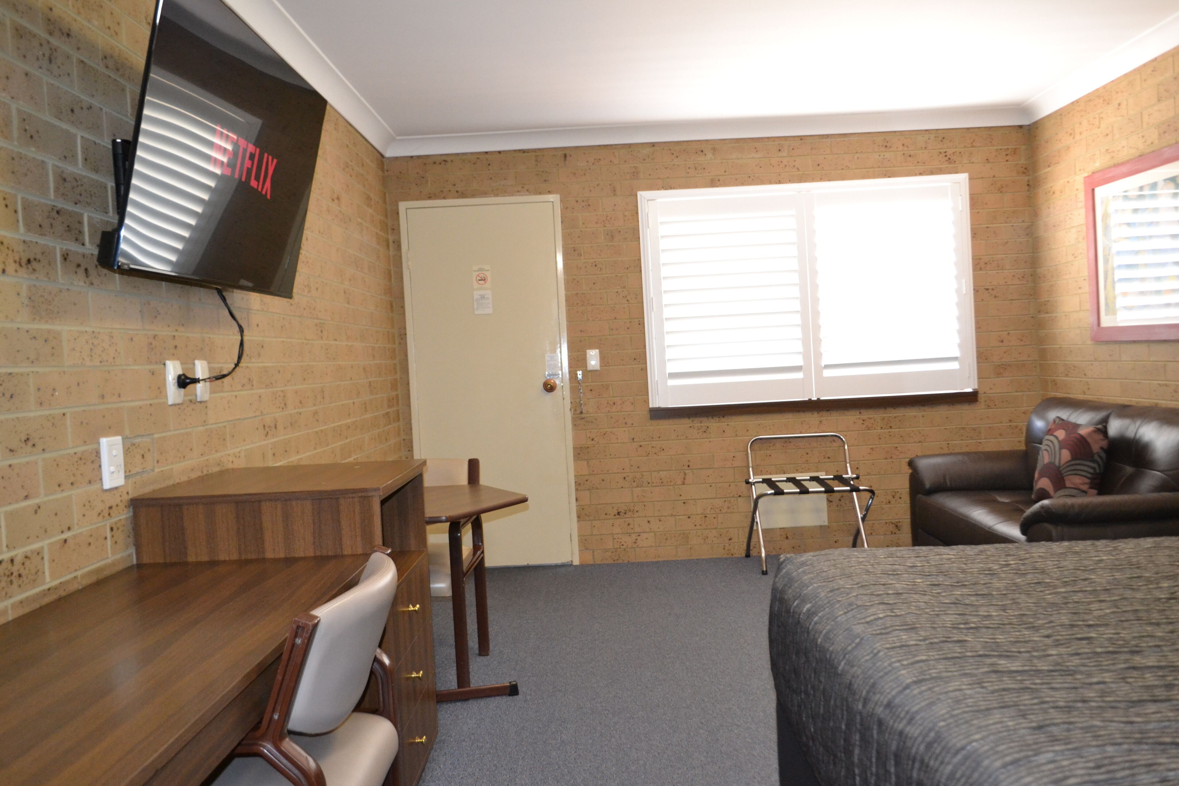 executive queen | minibar, desk, iron/ironing board, free wifi