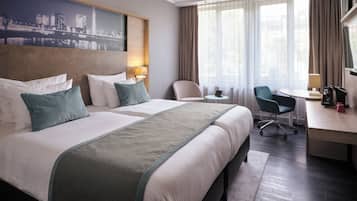 Comfort | Hypo-allergenic bedding available, minibar, in-room safe, desk
