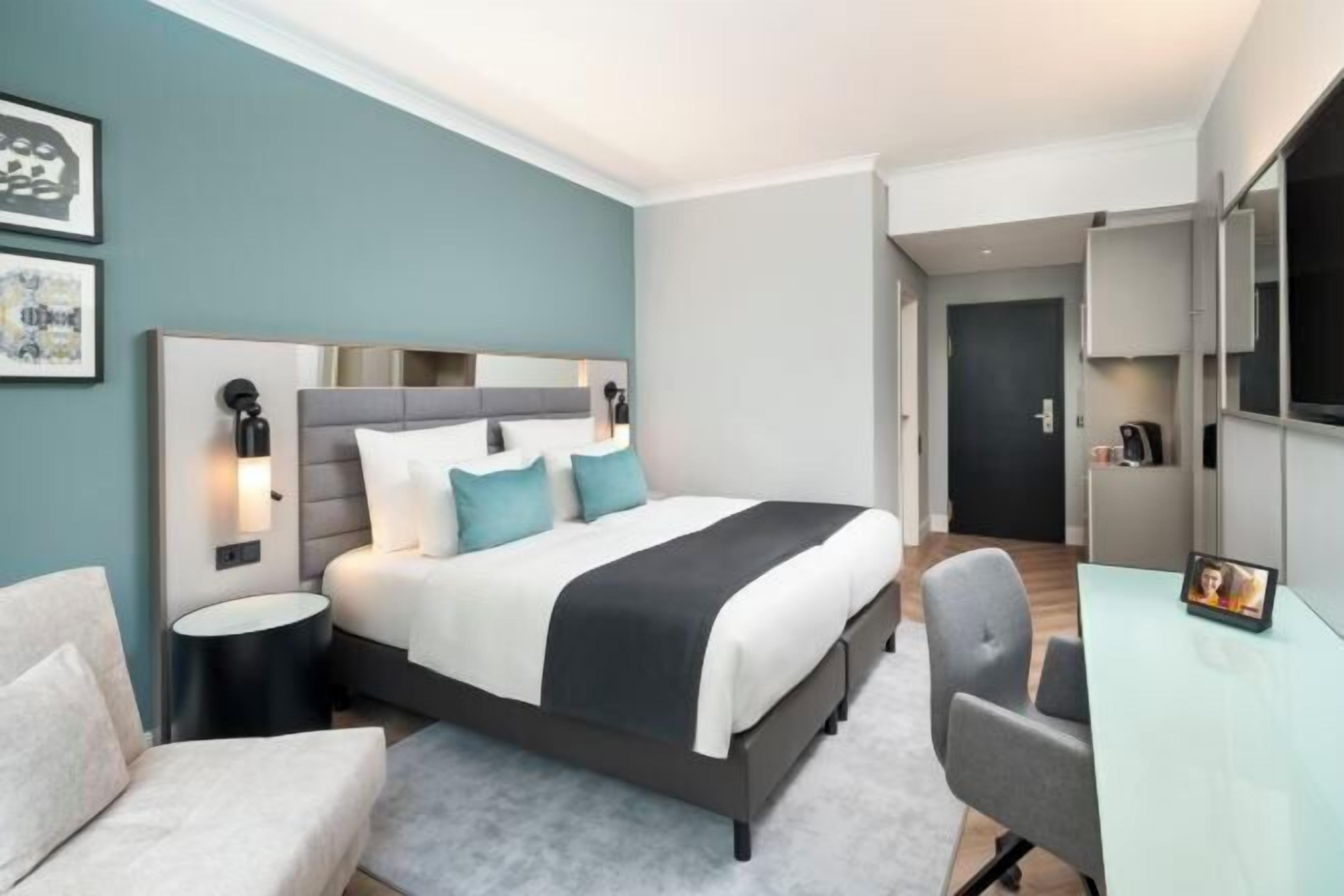 Ropa de cama hipoalergénica y minibar 