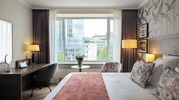 Allergikerbettwaren, Minibar, Zimmersafe, Schreibtisch