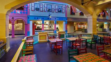 Desayuno a la carta todos los días (con cargo)