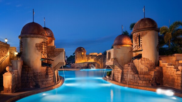 6 piscines extérieures