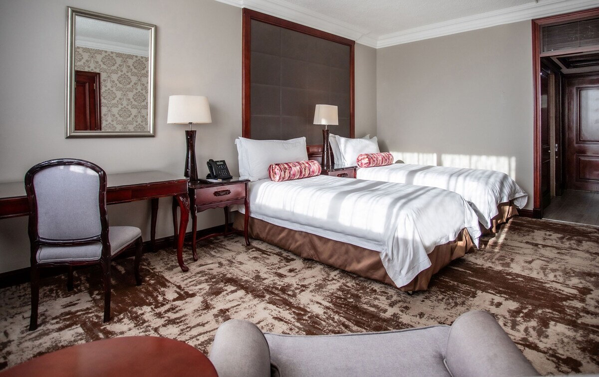 Luxury Twin Room | Minibar, in-room safe, desk, soundproofing