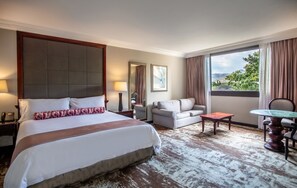 Superior Luxury Room | Minibar, in-room safe, desk, soundproofing