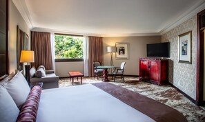 Superior Luxury Room | Minibar, in-room safe, desk, soundproofing