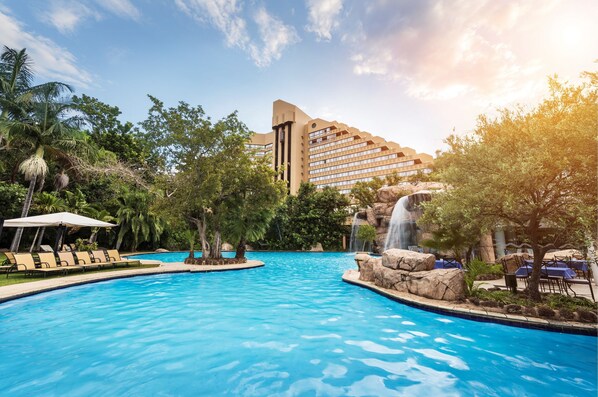 Outdoor pool, pool umbrellas, sun loungers