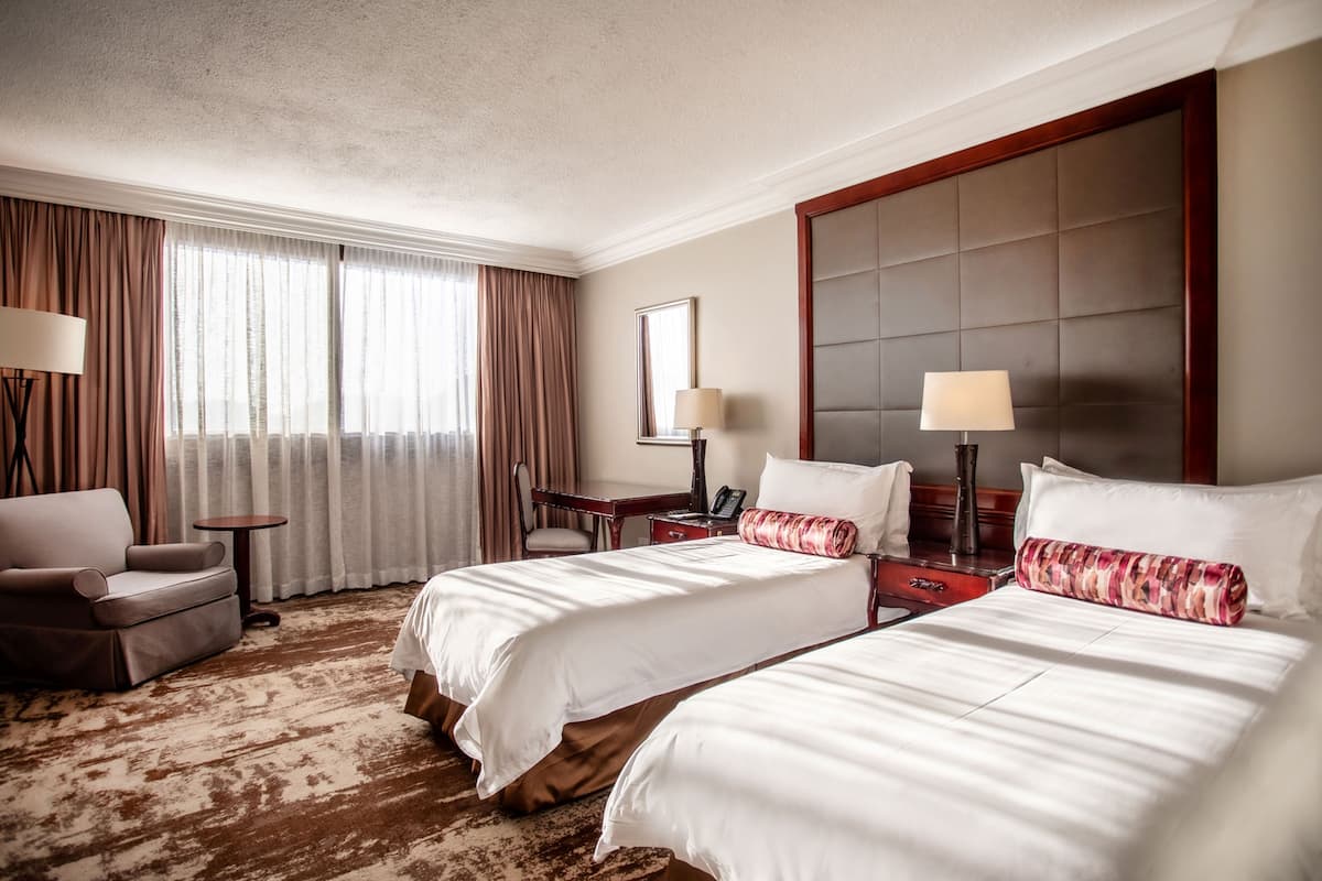 Luxury Twin Room | Minibar, in-room safe, desk, soundproofing