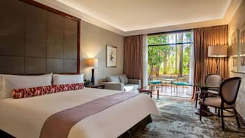 Superior Luxury Family Room | Minibar, in-room safe, desk, soundproofing