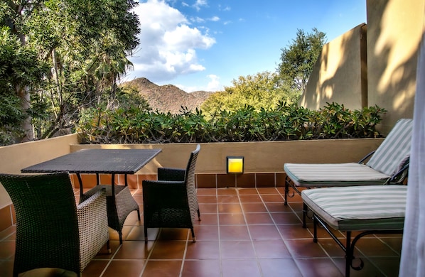 Superior Luxury Room with Balcony | Minibar, in-room safe, desk, soundproofing