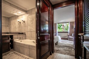 Superior Luxury Room with Balcony | Salle de bain