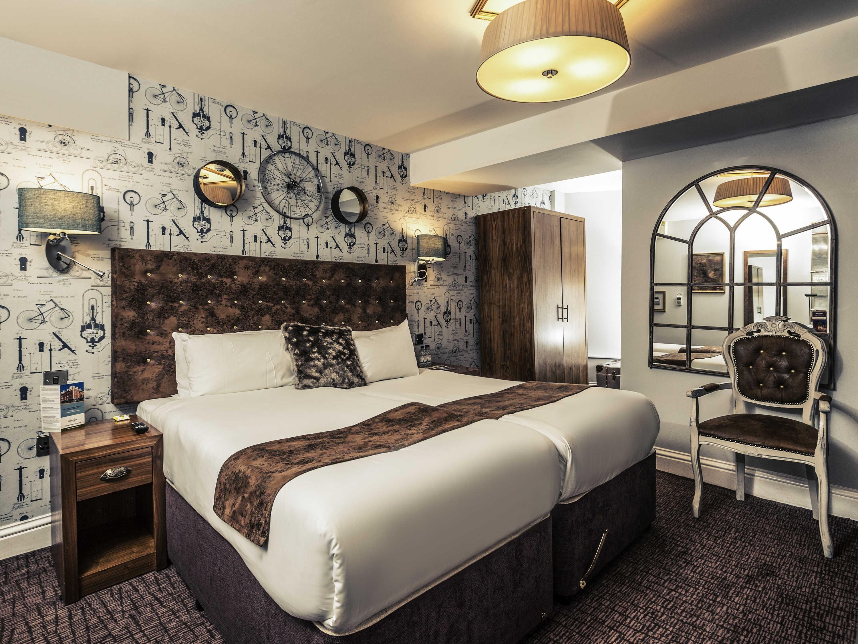 Egyptian cotton sheets, premium bedding, in-room safe