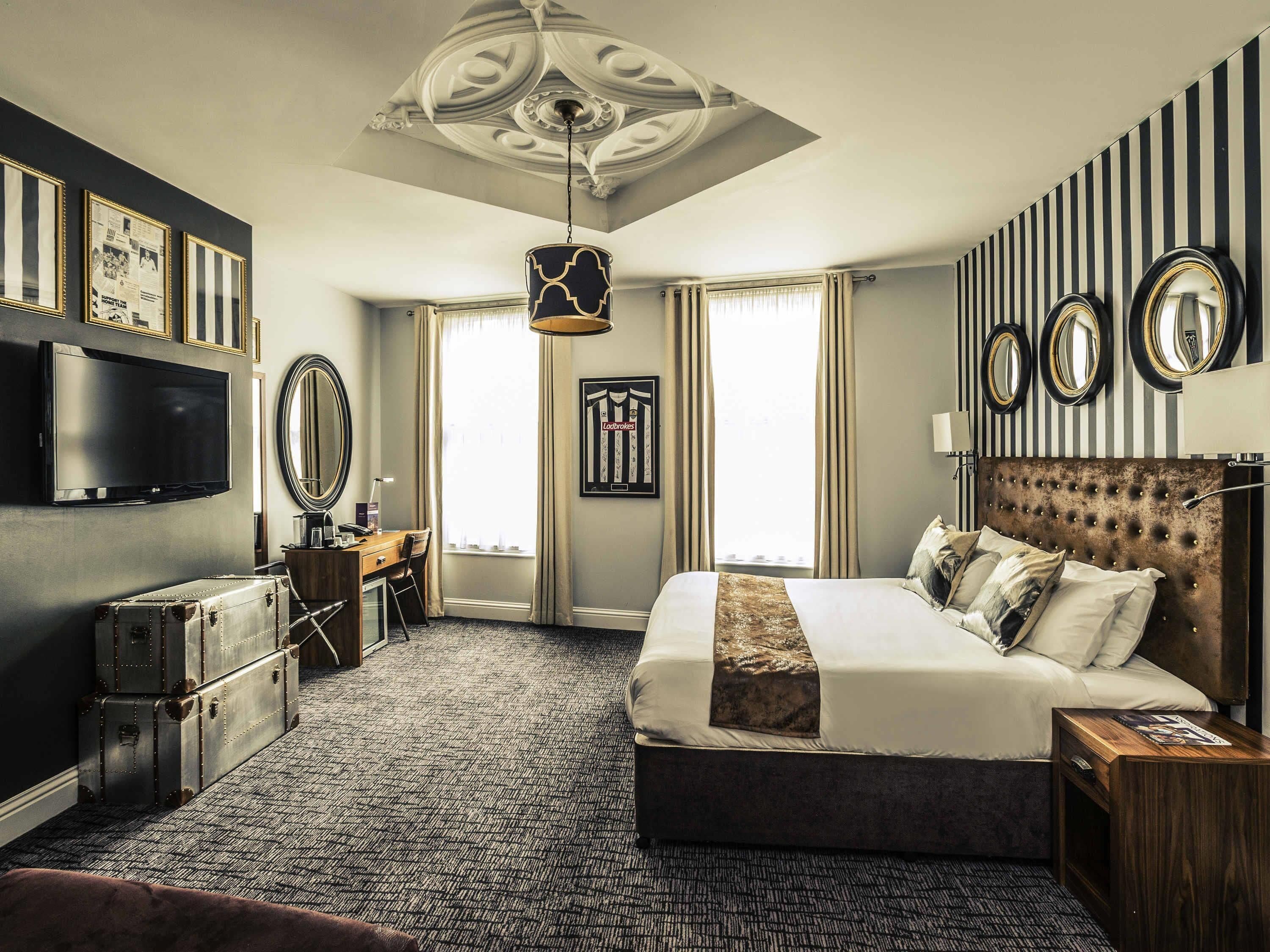 Egyptian cotton sheets, premium bedding, in-room safe