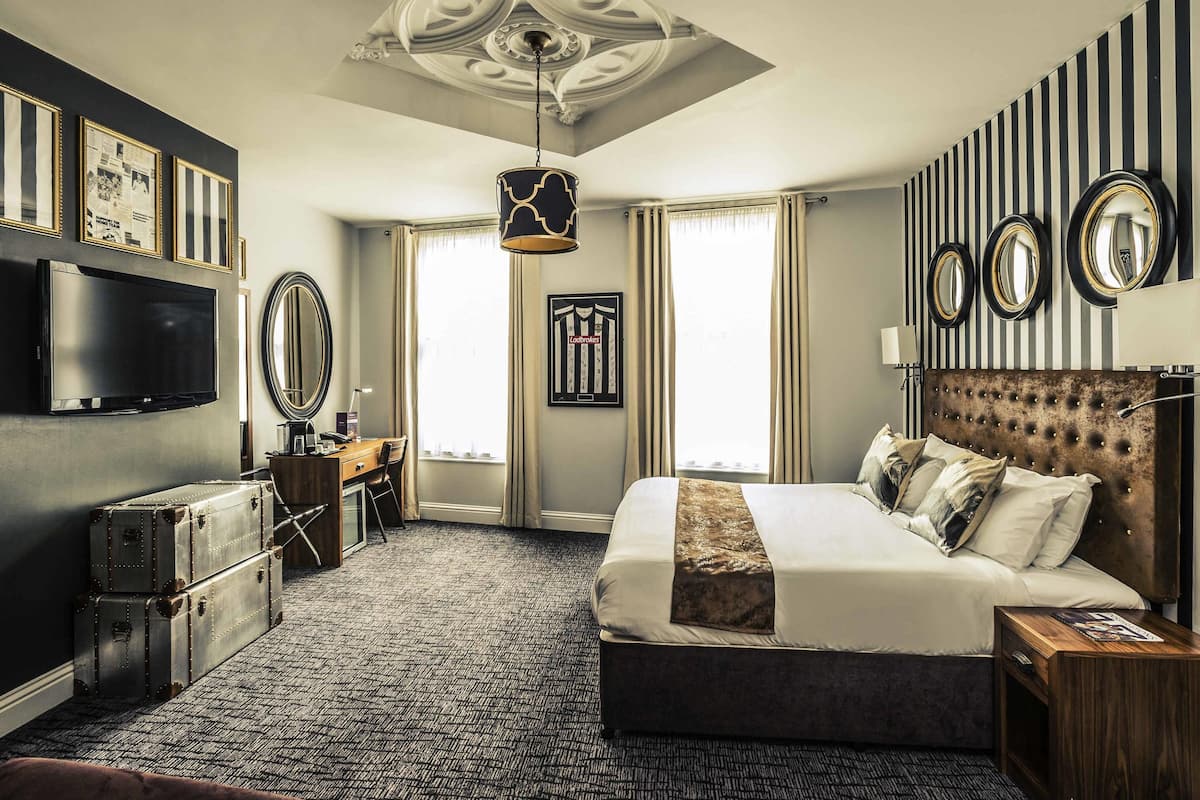 Privilege, Room, 1 King Bed | Exterior