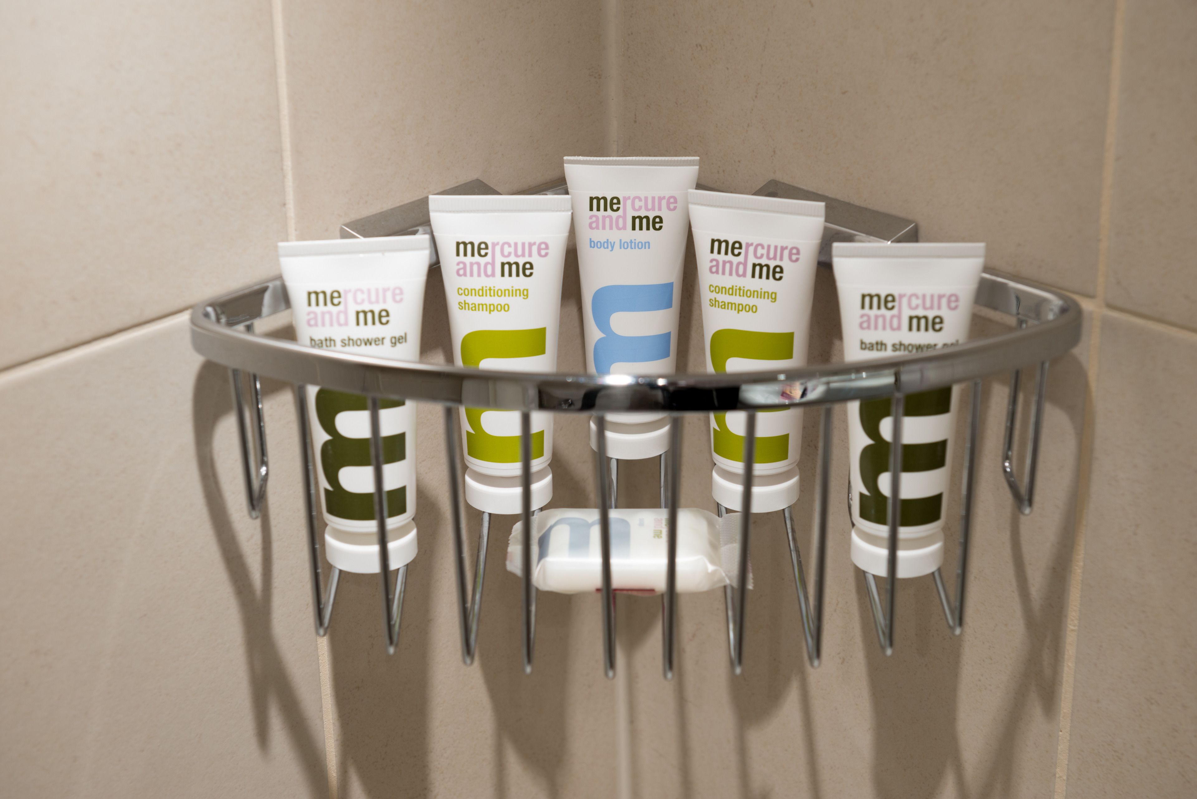 combined shower/bathtub, rainfall showerhead, eco-friendly toiletries