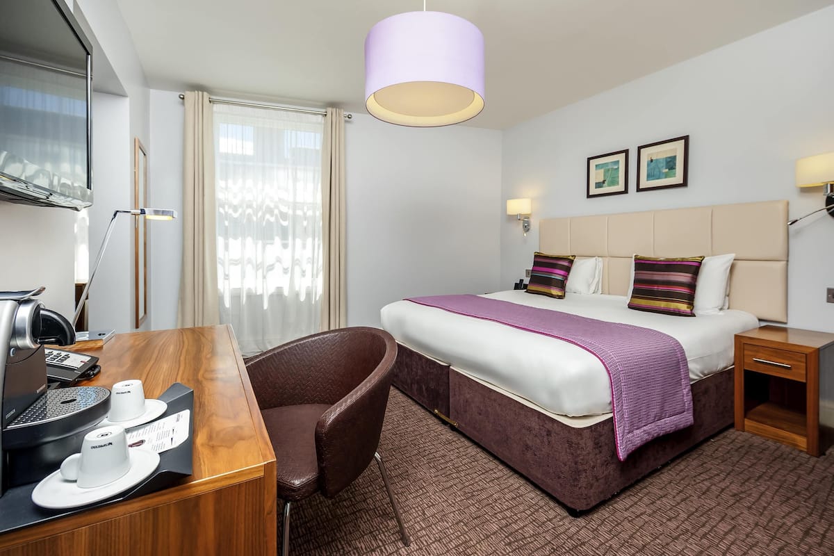 Egyptian cotton sheets, premium bedding, in-room safe