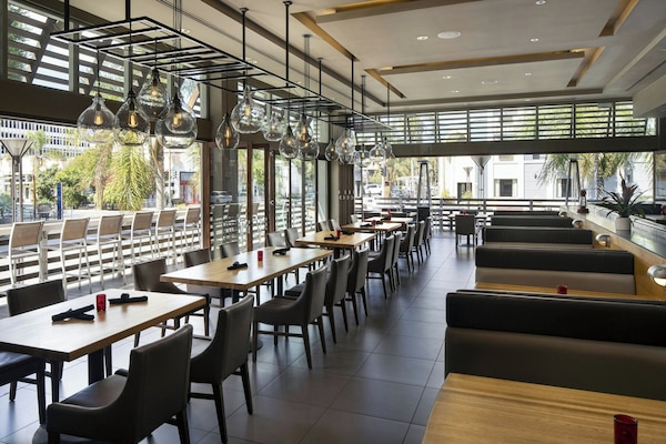 Breakfast and dinner served