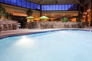 Una piscina cubierta