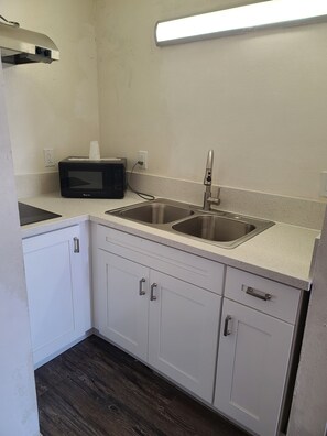 Kitchenette Room | Private kitchen | Eco-friendly cleaning products