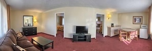 In-room safe, desk, iron/ironing board, bed sheets