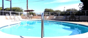 Relax Inn And Suites