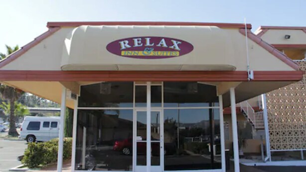 A building with a sign reading "RELAX INN & SUITES". - Relax Inn And Suites (El Cajon)