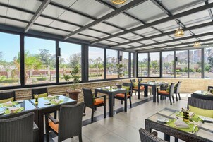 2 restaurants, breakfast, lunch, dinner served; Italian cuisine