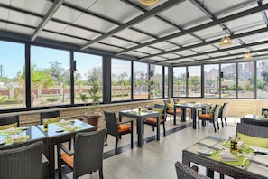 2 restaurants, breakfast, lunch, dinner served; Italian cuisine - Sheraton Montazah Hotel (Alexandria)